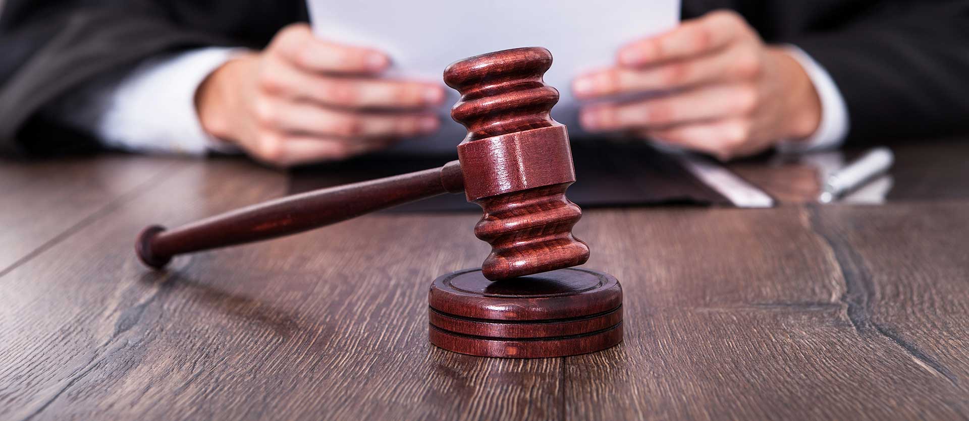 Avocat criminaliste: Infractions contre les personnes Me Maude Barrière à ville de Longueuil est la meilleure avocate pour vous défendre.