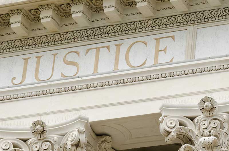 Avocat criminaliste Me Maude Barrière experts en droit criminel et pénal. Vous faites face à des accusations criminelles? Contactez un avocat criminaliste
