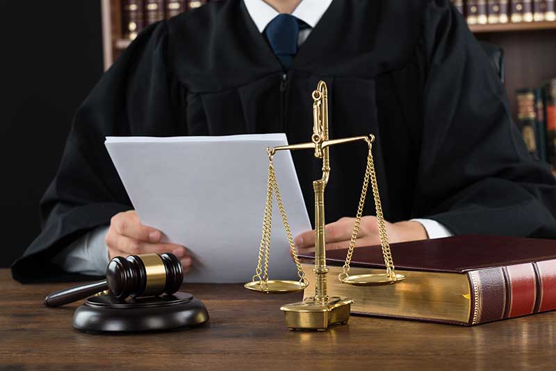 Avocat criminaliste: Infractions contre les personnes Me Maude Barrière à ville de Longueuil est la meilleure avocate pour vous défendre.